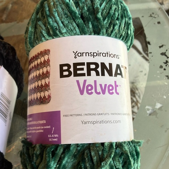 Lot Velvet Yarn Accents Black and Green - Picture 6 of 9